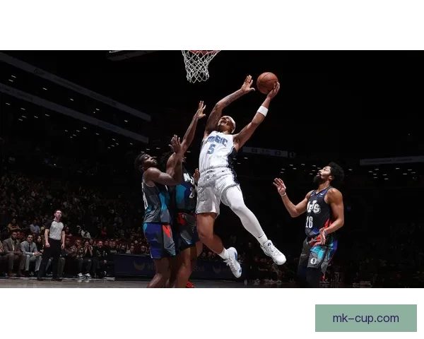 班凯罗呼吁全队保持专注通过分享球让每人都有机会发挥